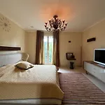 Av Foch Luxury Apartment