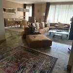 Av Foch Luxury Apartment