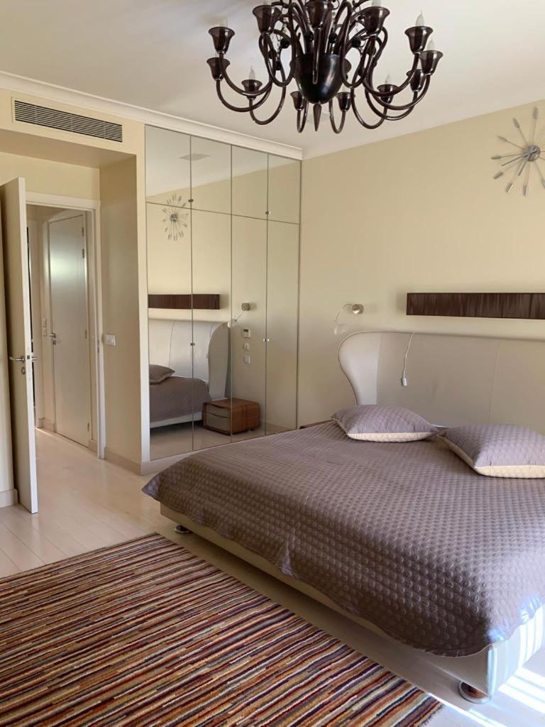 Av Foch Luxury