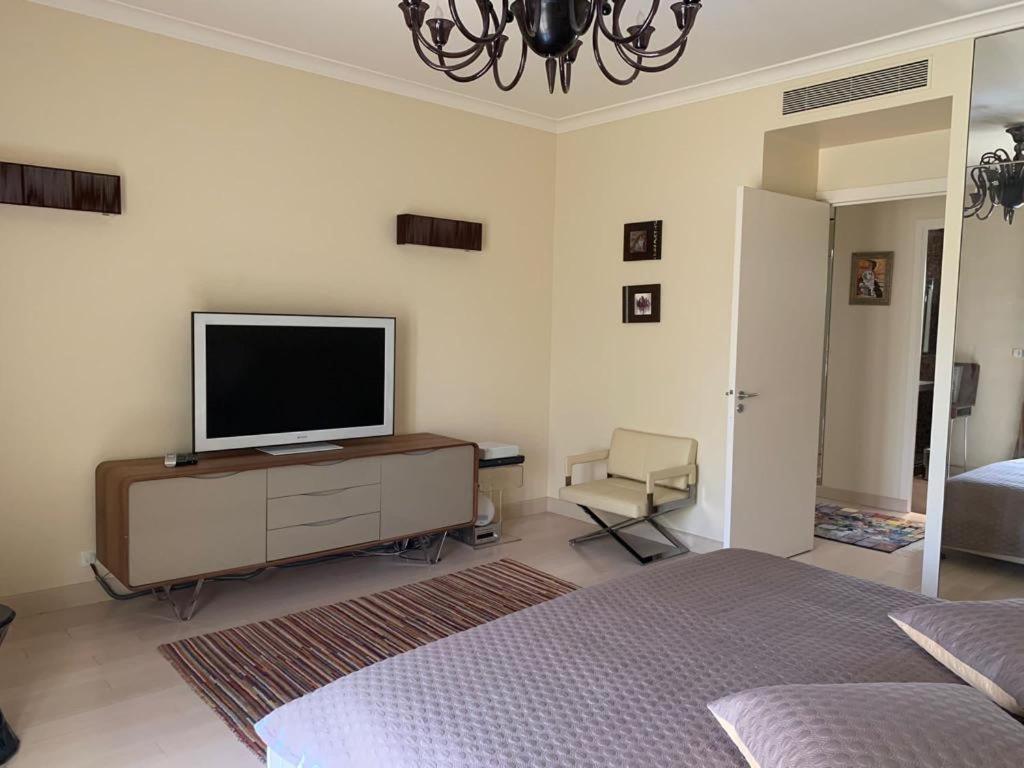 Av Foch Luxury Paris